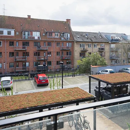 아파트 Fantastic 2-bed With Large Private Balcony